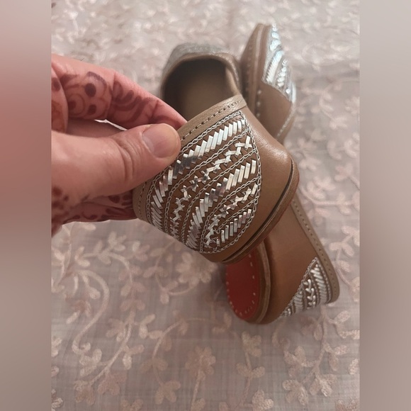 Hand embroidered silver flats Punjabi Jutti- Size 7.5 - Picture 7 of 13